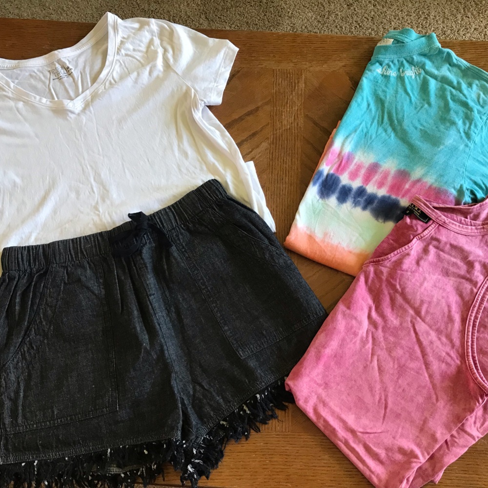 Summer bundle. Size medium. Like new/New